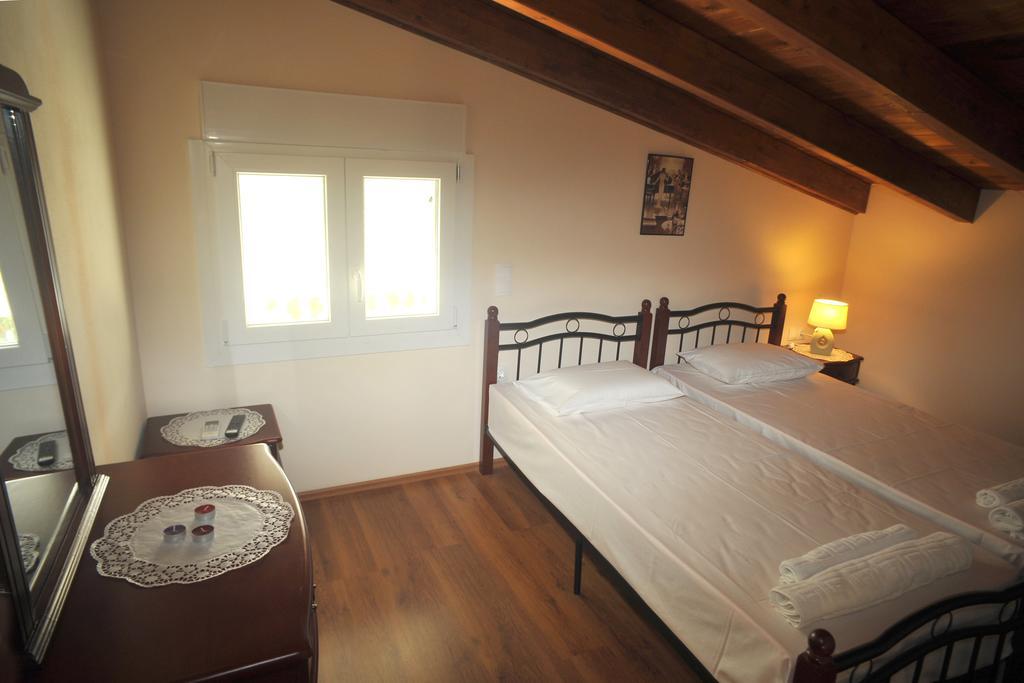 Villa Poulades Guviá Szoba fotó