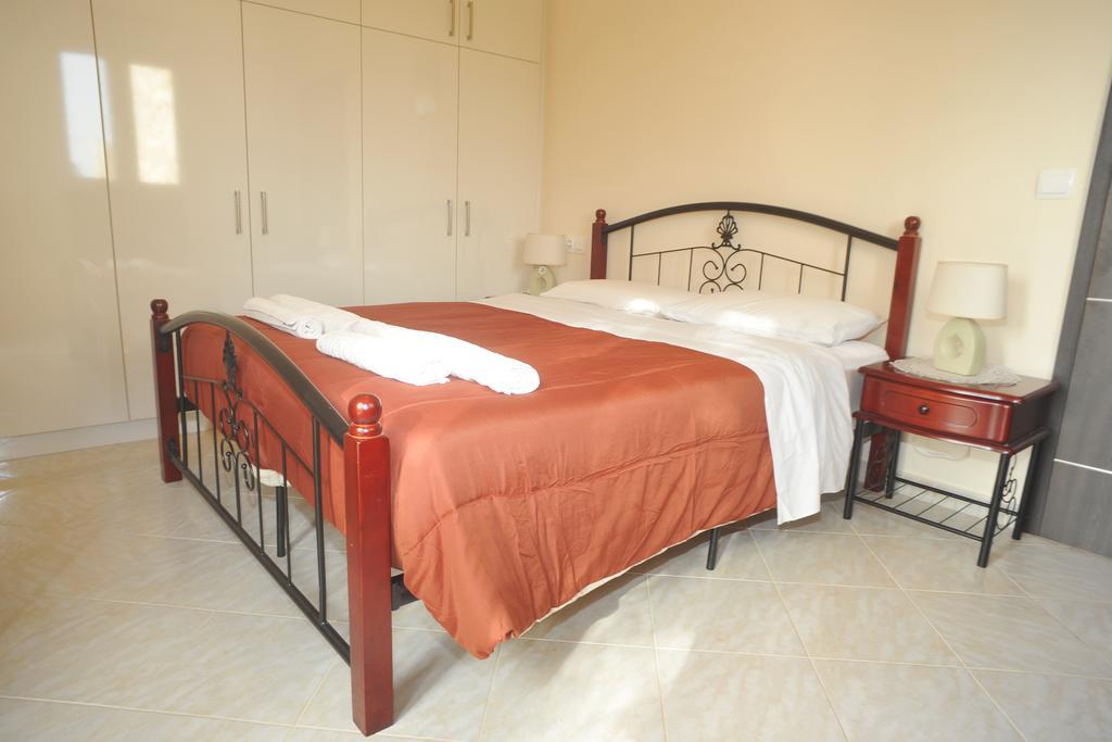Villa Poulades Guviá Szoba fotó