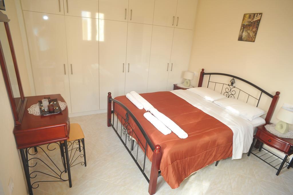 Villa Poulades Guviá Szoba fotó