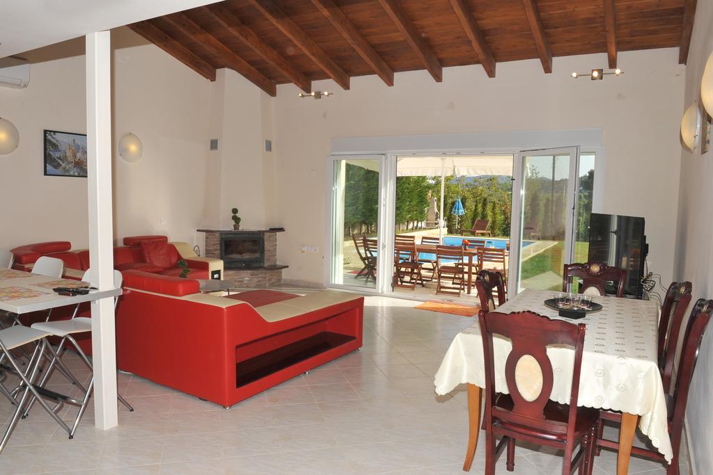 Villa Poulades Guviá Szoba fotó