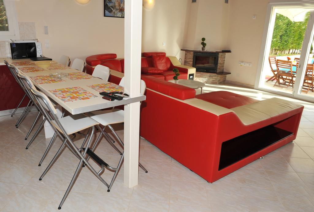 Villa Poulades Guviá Szoba fotó