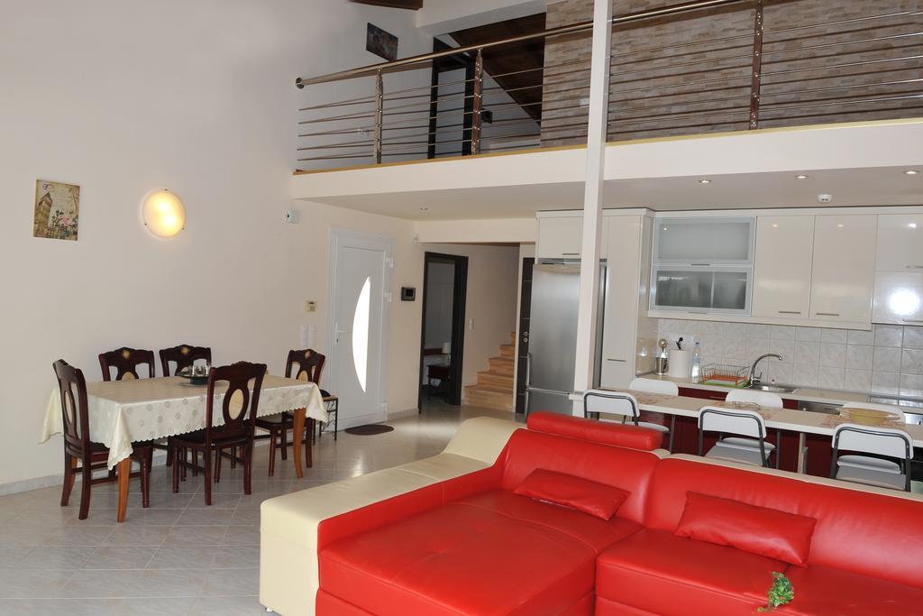 Villa Poulades Guviá Szoba fotó