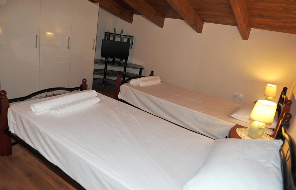 Villa Poulades Guviá Szoba fotó