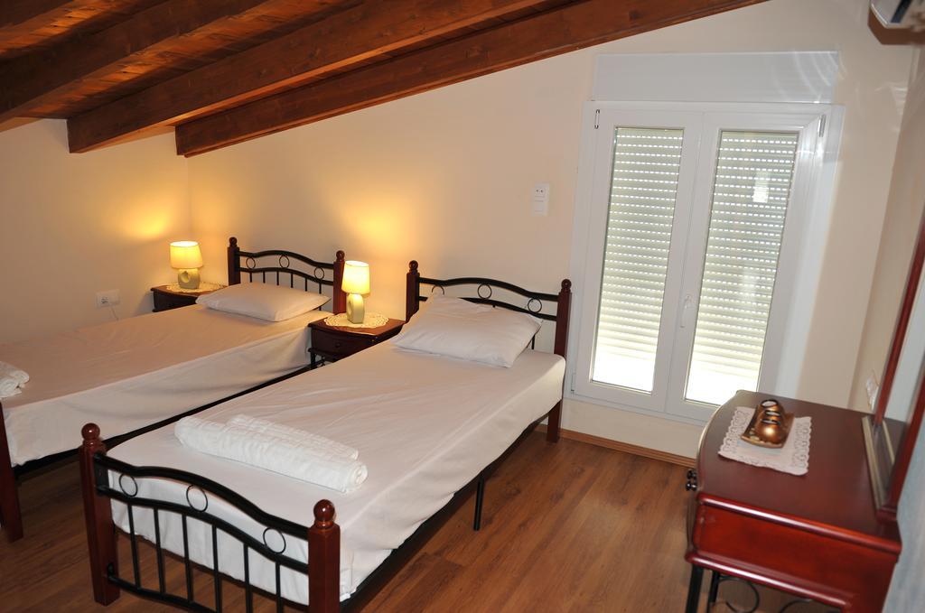 Villa Poulades Guviá Szoba fotó
