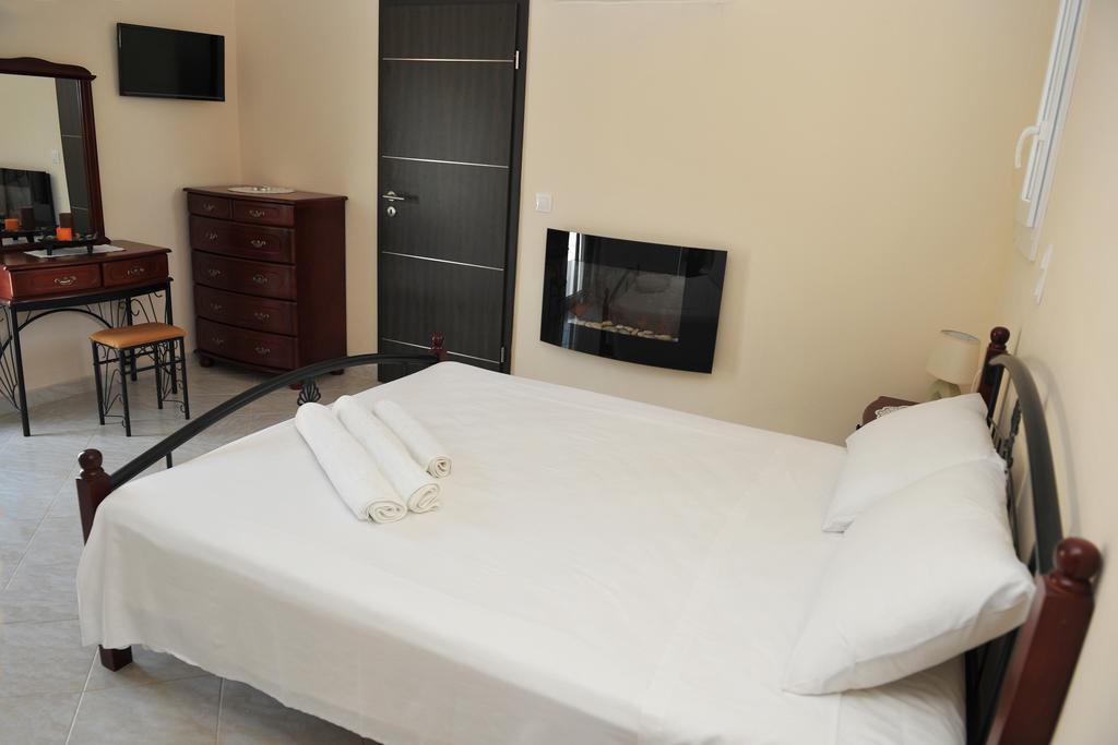 Villa Poulades Guviá Szoba fotó