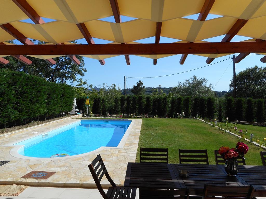 Villa Poulades Guviá Kültér fotó