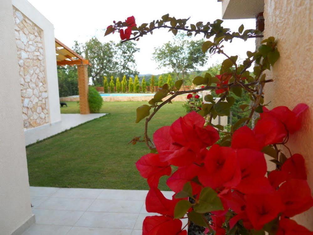 Villa Poulades Guviá Kültér fotó