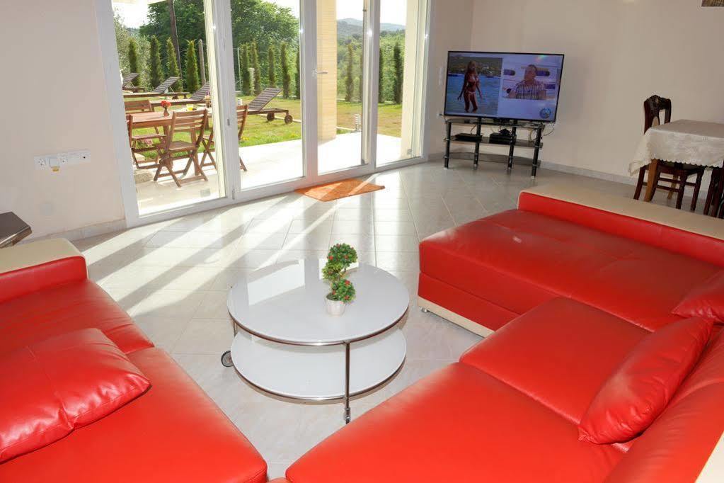 Villa Poulades Guviá Kültér fotó